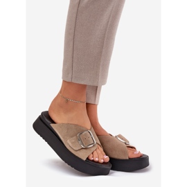 Kvinders ruskind flip flops med en spænde på Zazoo 3019 beige platform 1