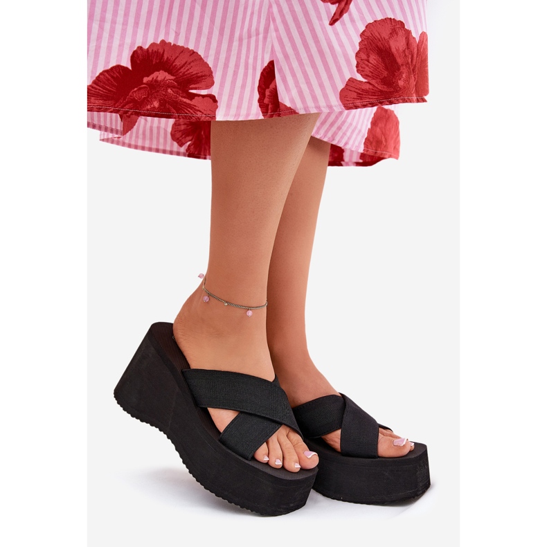 Kvinders flip flops på kile og platform sort 1