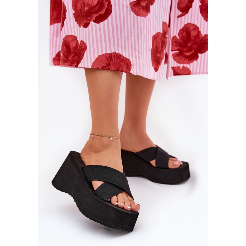 Kvinders flip flops på kile og platform sort 2