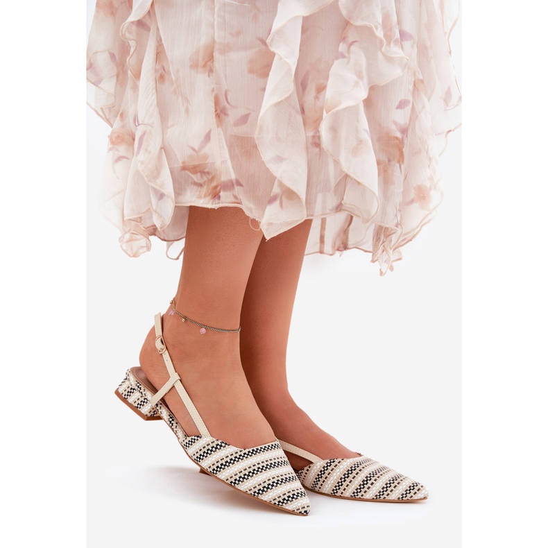 Kvinders ballerinas med spidse næser med en delikat beige hæle 1