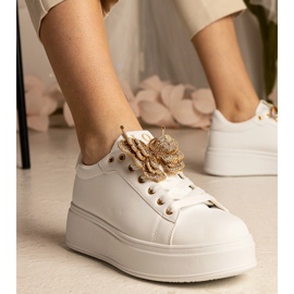 Hvide sneakers dekoreret med en sommerfugl med zirkoner 1