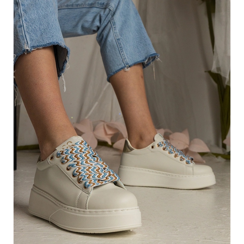 Beige kvindes sneakers med massiv snøring 2
