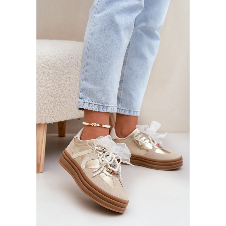 Kvinders sneakers på platformen med beige-guld dekorationer 2