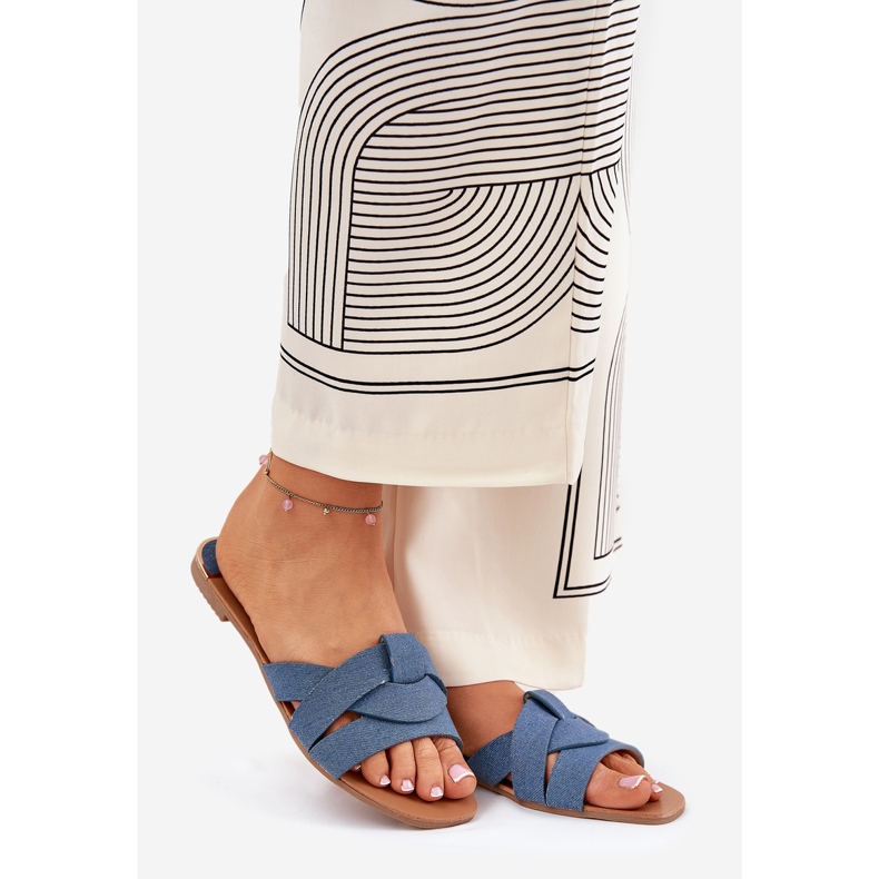Flad kvinders flip flops med sammenvævet denimstriber blå 1