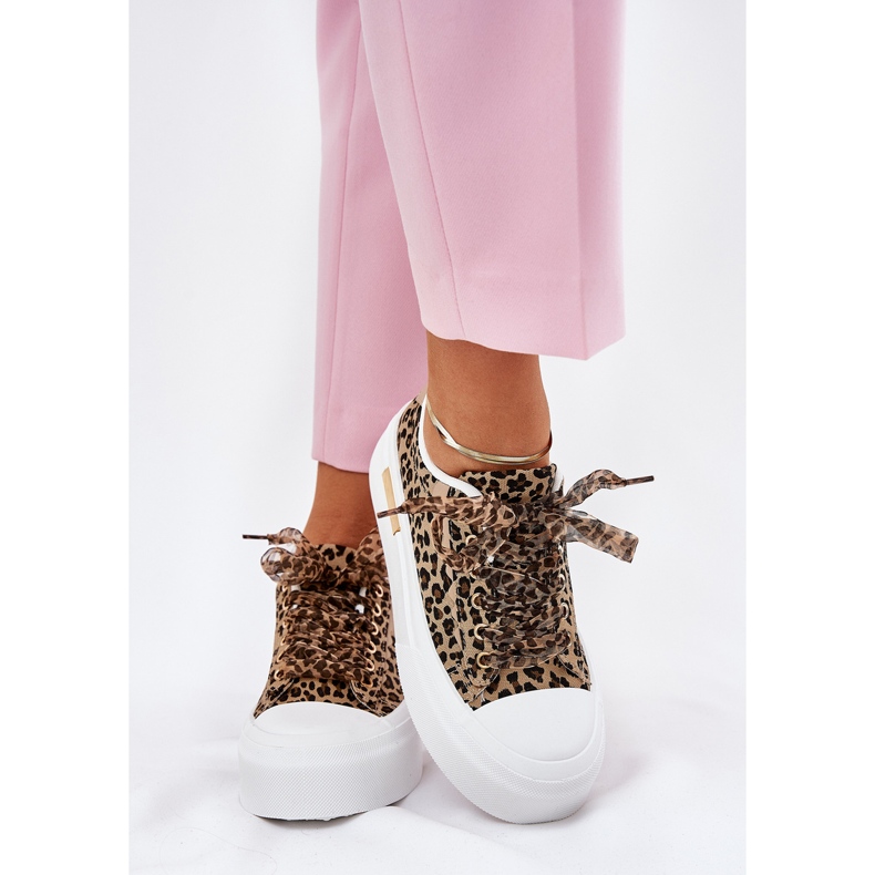 Kvinders sneakers på en massiv platform med dekorativ snøringsbrun leopard 2
