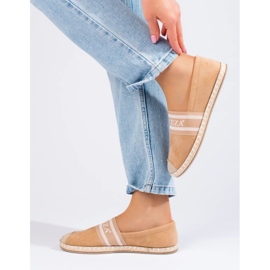 Dameespadriller i beige ruskind fra Vinceza 2