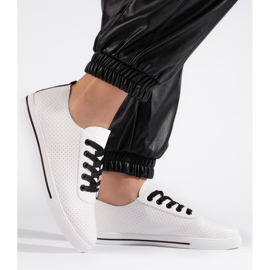 Hvide og sorte gennembrudte sneakers til kvinder 2