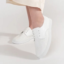 Goodin Hvide åbne sneakers lavet af naturligt læder 1