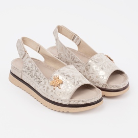 Goodin Lys beige sandaler på platformen med en pin 1