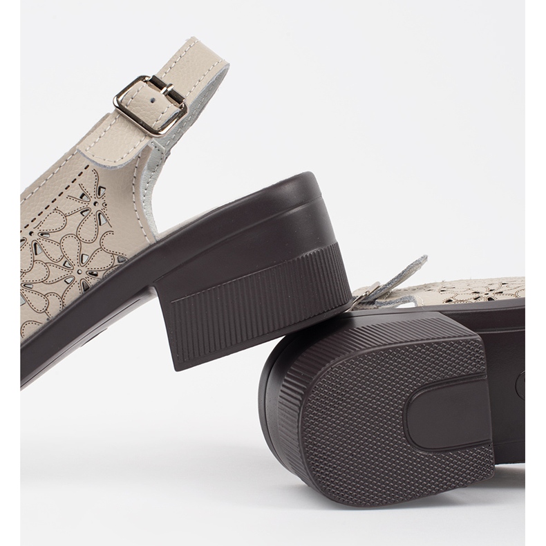 Goodin Beige brunede lavhælede sandaler 1