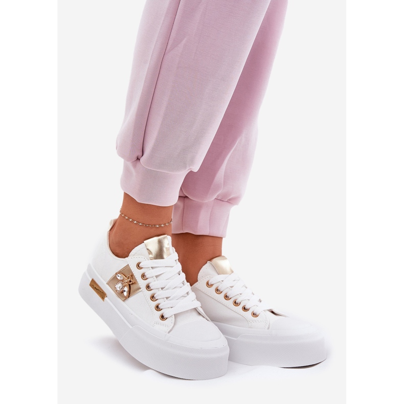 Kvinders sneakers på platformen med en dekorativ detalje hvid 1