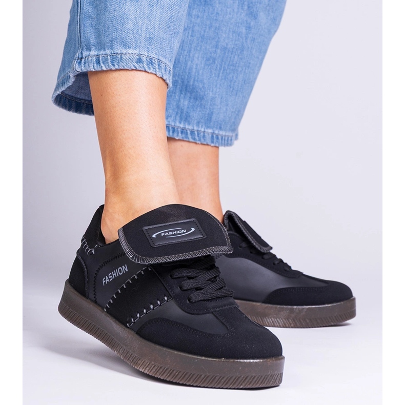 Sorte platformssneakers med syninger 1
