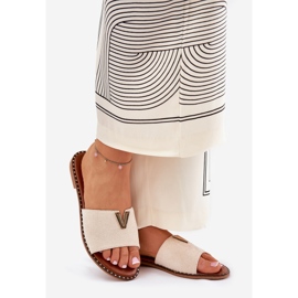 Flat -Hælet kvinder flip flops med dekorative detaljer beige 1