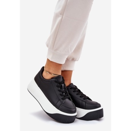 Sneakers på en massiv platform glat sort 1