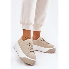 Sneakers på en massiv platform glat beige 2