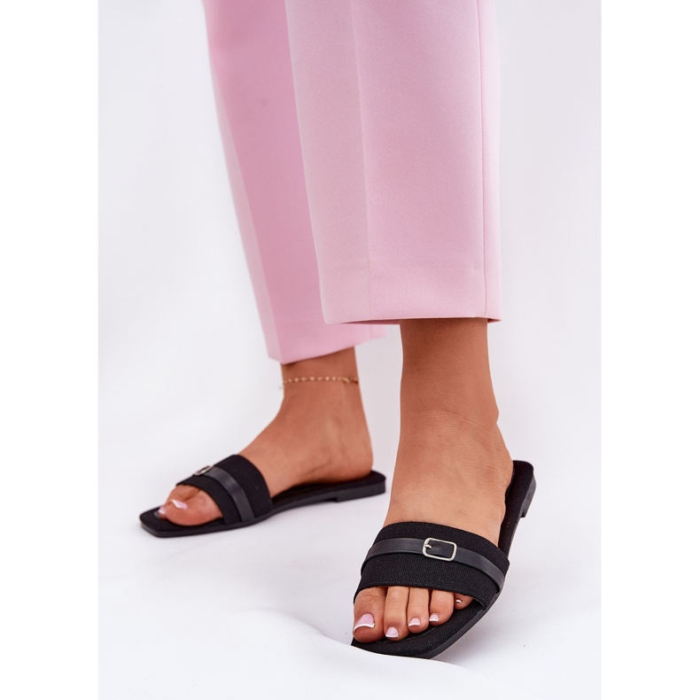 Flad kvinders flip flops med bælte og spænde sort 2