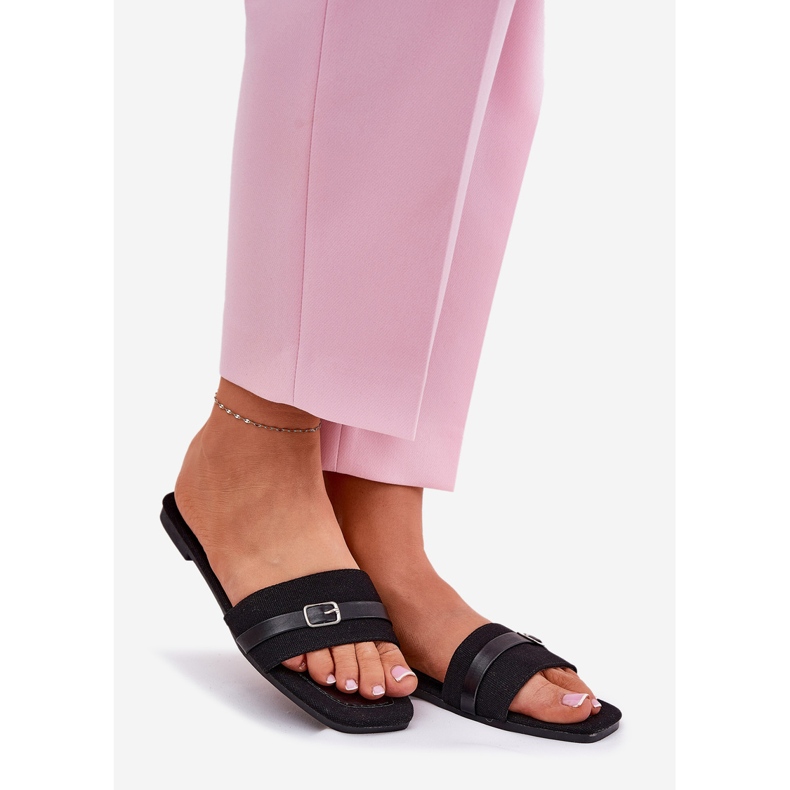 Flad kvinders flip flops med bælte og spænde sort 1