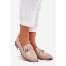 Malede kvinders loafers med en dekorativ spænde beige 1