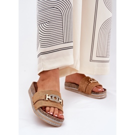 Kvinders flip flops med en gylden detalje på Camel Glitter -platformen brun 2
