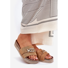 Kvinders flip flops med en gylden detalje på Camel Glitter -platformen brun 1