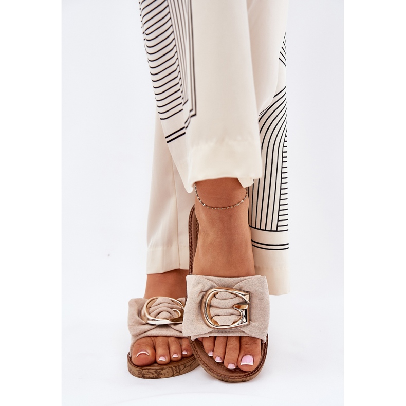 Flad kvinders flip flops med dekorativ detalje beige 2