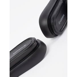 Goodin Sort komfortable flip flops på platformen 1