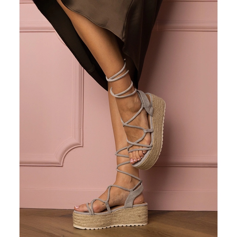 Grå espadrilles sandaler på en høj platform 2