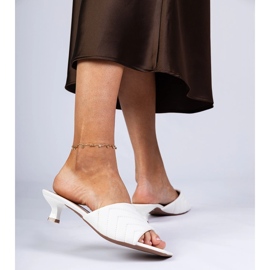 Hvide lavhælede flip-flops 2