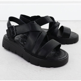 Kvinders lædersandaler på platformen Roman Black Jezzi 8716 sort 2