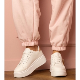 Hvide sneakers med et gyldent hjerte og en zirkonstifter 1