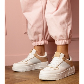 Hvide og beige sports -sneakers på platfotm 1