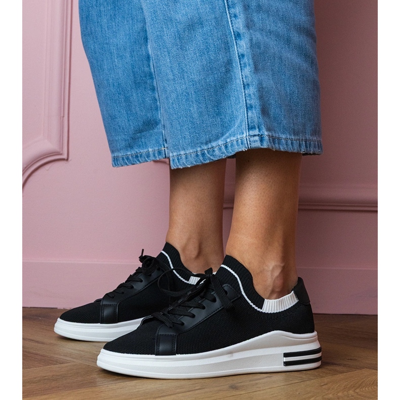 Sorte kvinders sneakers på platformen med snørebånd 1
