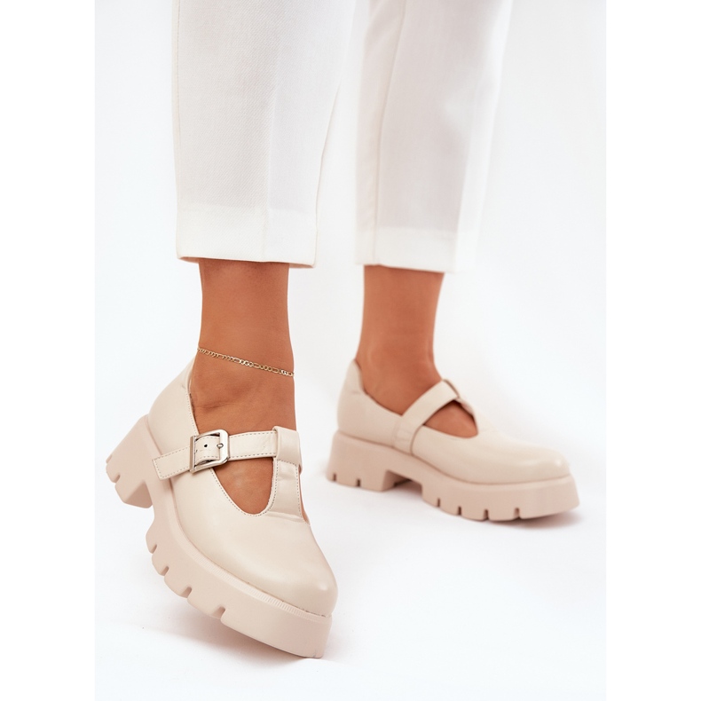 Kvinders sko med en spænde på platformen og flad hæle beige 2