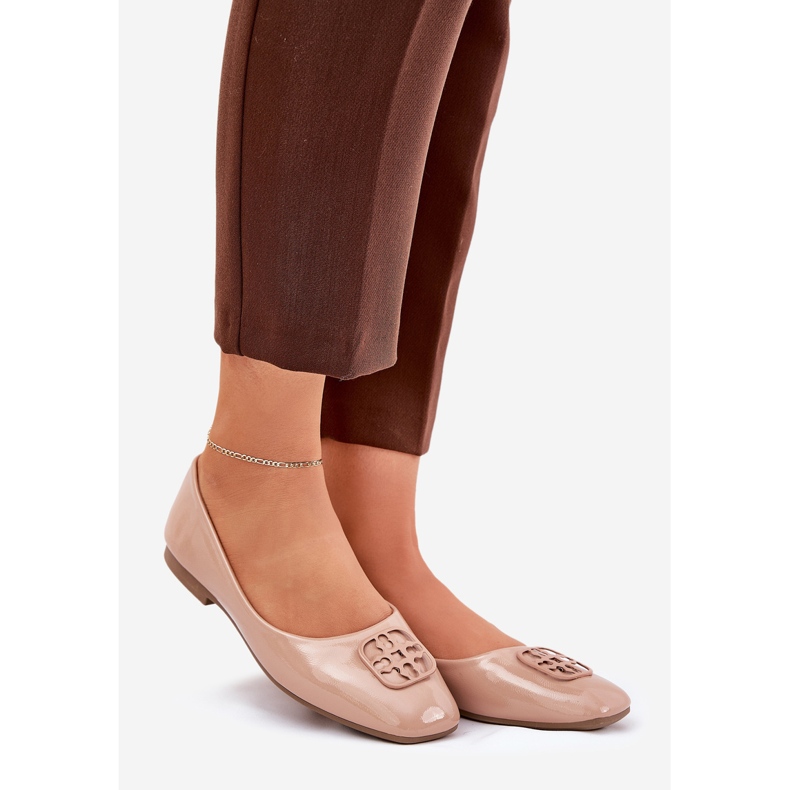 Malede elegante kvinders ballerinaer med en dekorativ Vinceza 17377 beige detalje 1