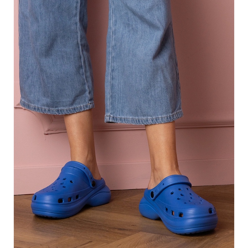 Blå bygget -op flip flops på platformen 1
