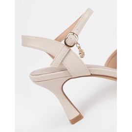 Goodin Lys beige pumper med en åben hæl 1