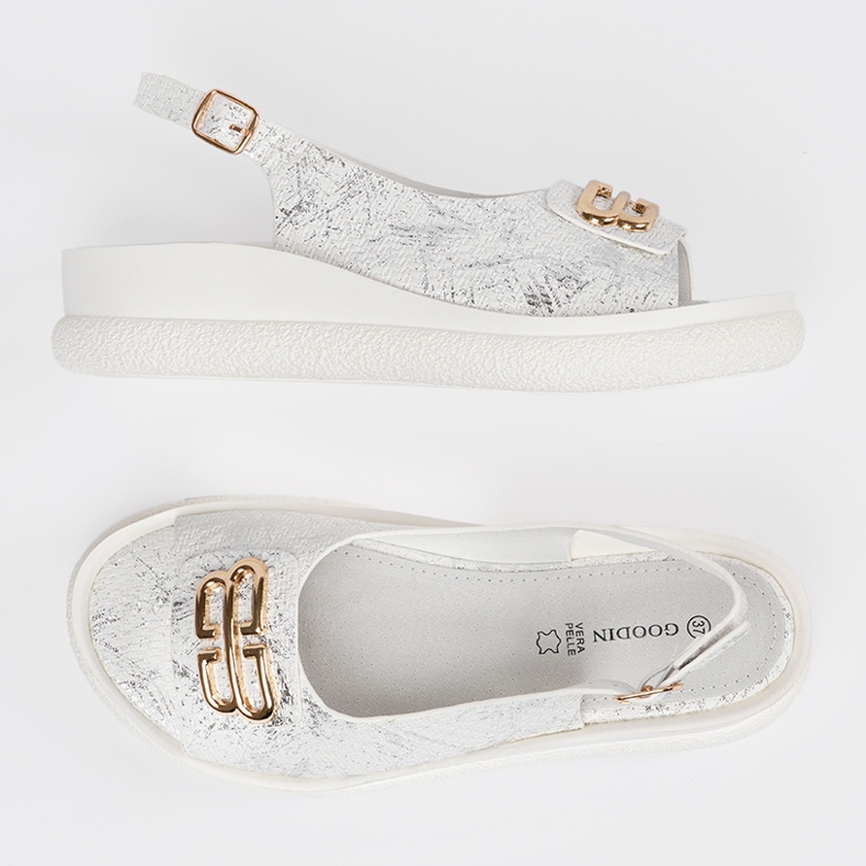 Goodin Flade sandaler hvid med et ornament 2
