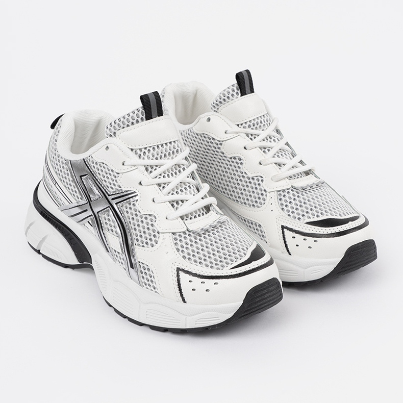 Sportowe hvide og hvide sneakers med mesh 1