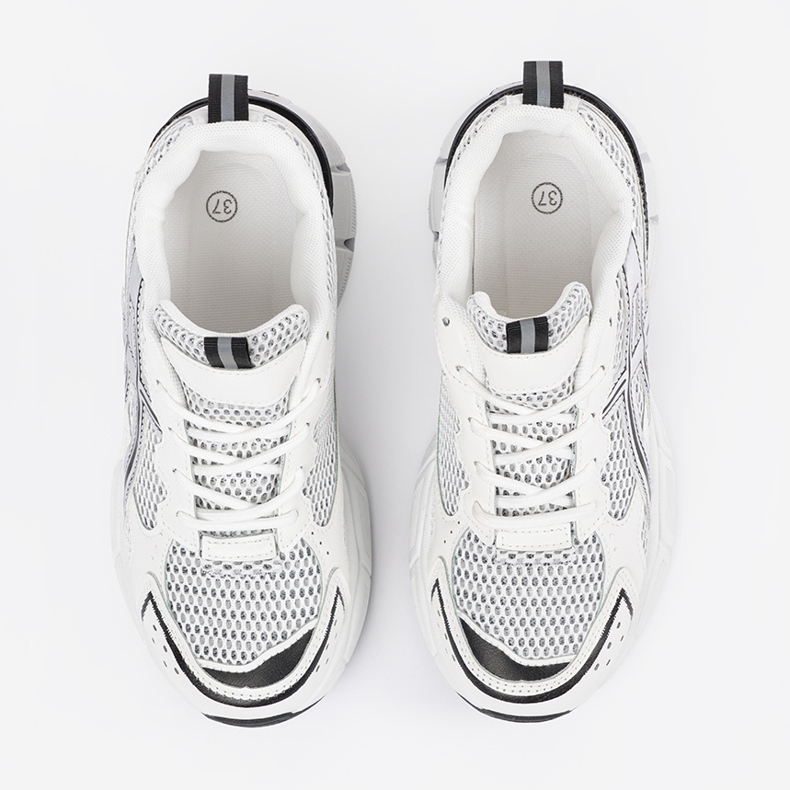 Sportowe hvide og hvide sneakers med mesh 2