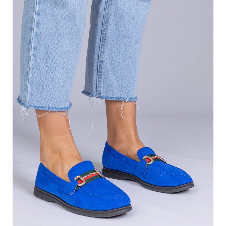 Blå loafers fra Ekozamsz med en gylden dekoration 1