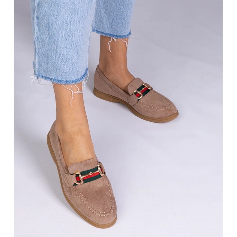 Brune loafers fra Ekozamsz med en gylden dekoration 1