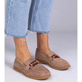 Brune loafers fra Ekozamsz med en gylden dekoration 2