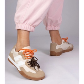 Beige sneakers sneakers med farverige snørebånd 1