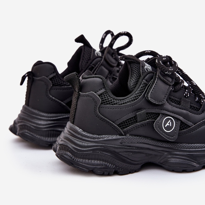 Børns sneakers på den sorte platform 2