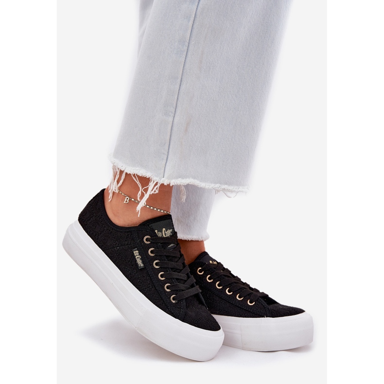 Kvinders sneakers med blonder Lee Cooper LCW-25-31-3439L sort 1