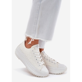 Kvinders sneakers med broderi på platformen Lee Cooper LCW-25-31-3465L White hvid 1