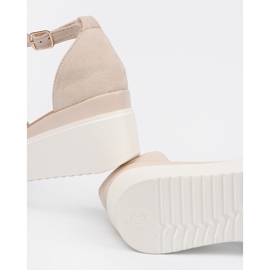 Seastar Lys -bærende kvinders sandaler på en hvid kile beige 1