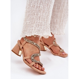 Kvinders sandaler på et indlæg med Artiker 56C1374 Crystals Beige 2