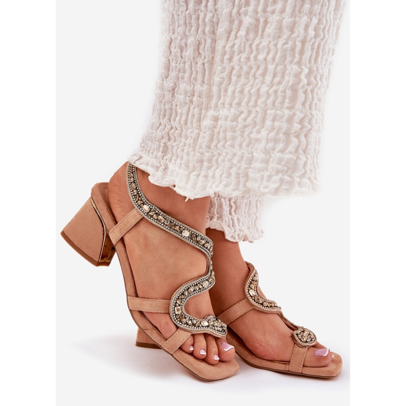 Kvinders sandaler på et indlæg med Artiker 56C1374 Crystals Beige 1