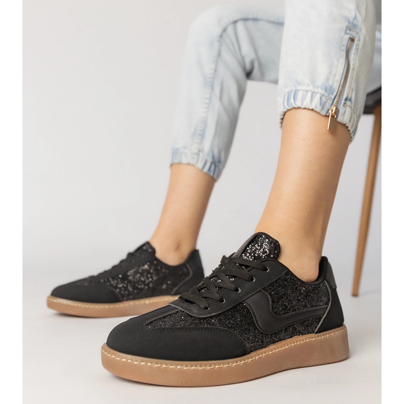 Sorte kvinders sneakers dekoreret med glitter 1